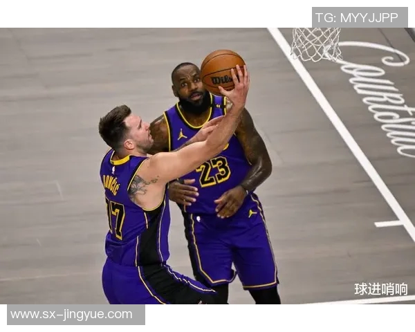 火箭队大胜湖人队豪取五连胜，詹姆斯全场表现不佳被质疑是否处于状态下滑